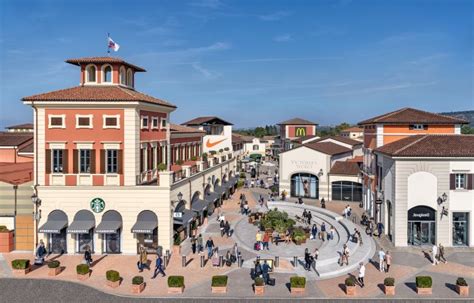 Adidas Outlet, Serravalle Designer Outlet .